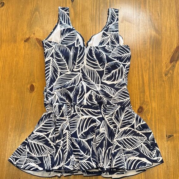 Navy & White leaf pattern swimdress built in shorts one piece swimwear NWOT XL - Picture 2 of 12